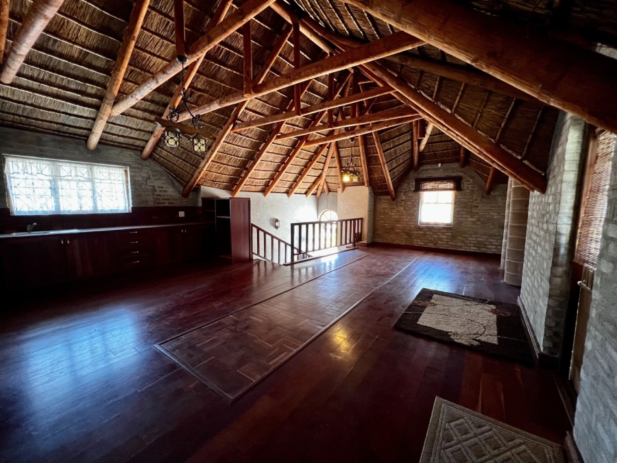 7 Bedroom Property for Sale in Sir Lowrys Pass Village Western Cape